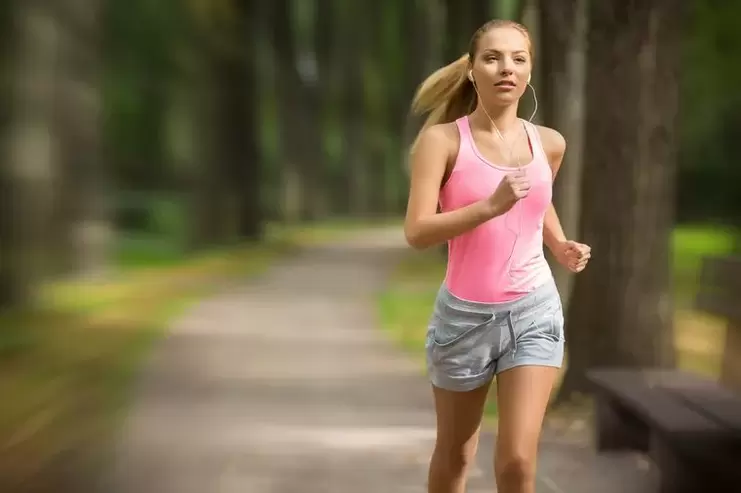 Girl running to lose weight