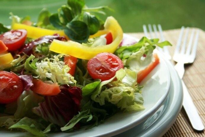 vegetable salad with a proper diet for weight loss