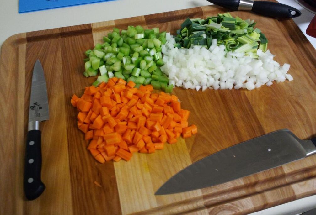 Vegetables should be finely chopped for better stomach digestion. 