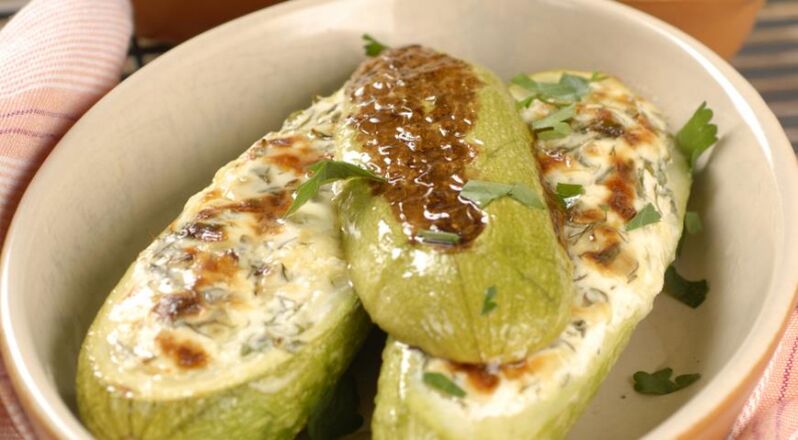 Stuffed zucchini will perfectly satisfy your hunger while following the 7-day diet